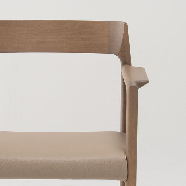 座の張地が簡単に取り外せるカバーリング式なので、メンテナンスが容易です。