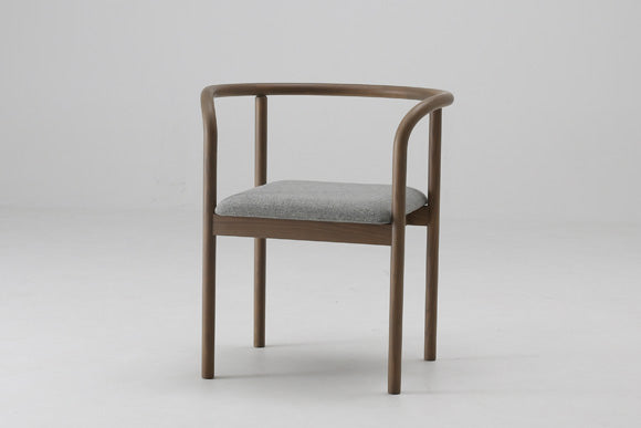 カフェのためにデザインされた椅子