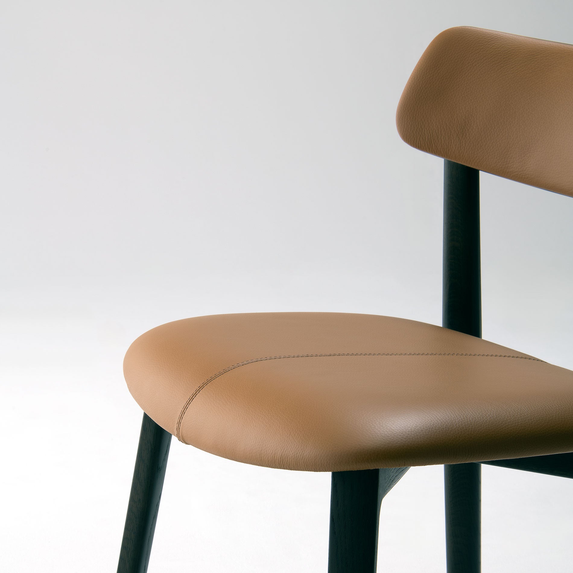 樹種・塗装:北海道ナラ DGY 張地:EN-BE/L3