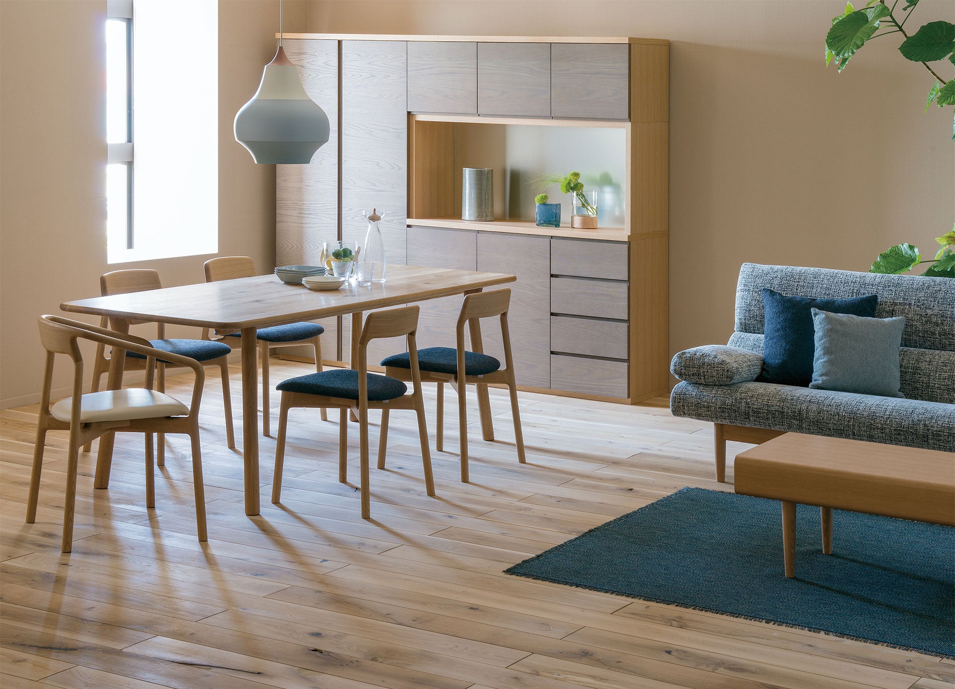 樹種・塗装:北海道ナラ NF 張地:ライク NV/F3