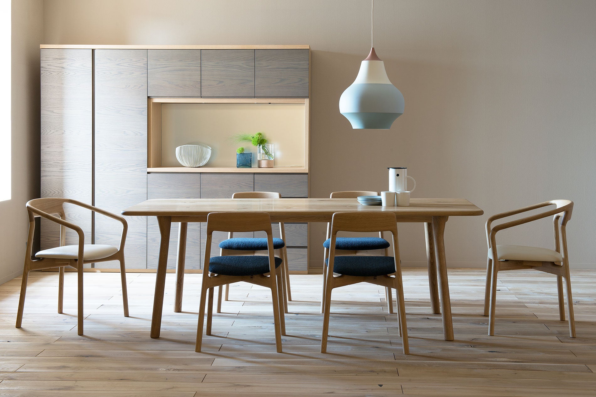 樹種・塗装:北海道ナラ NF 張地:ライク NV/F3