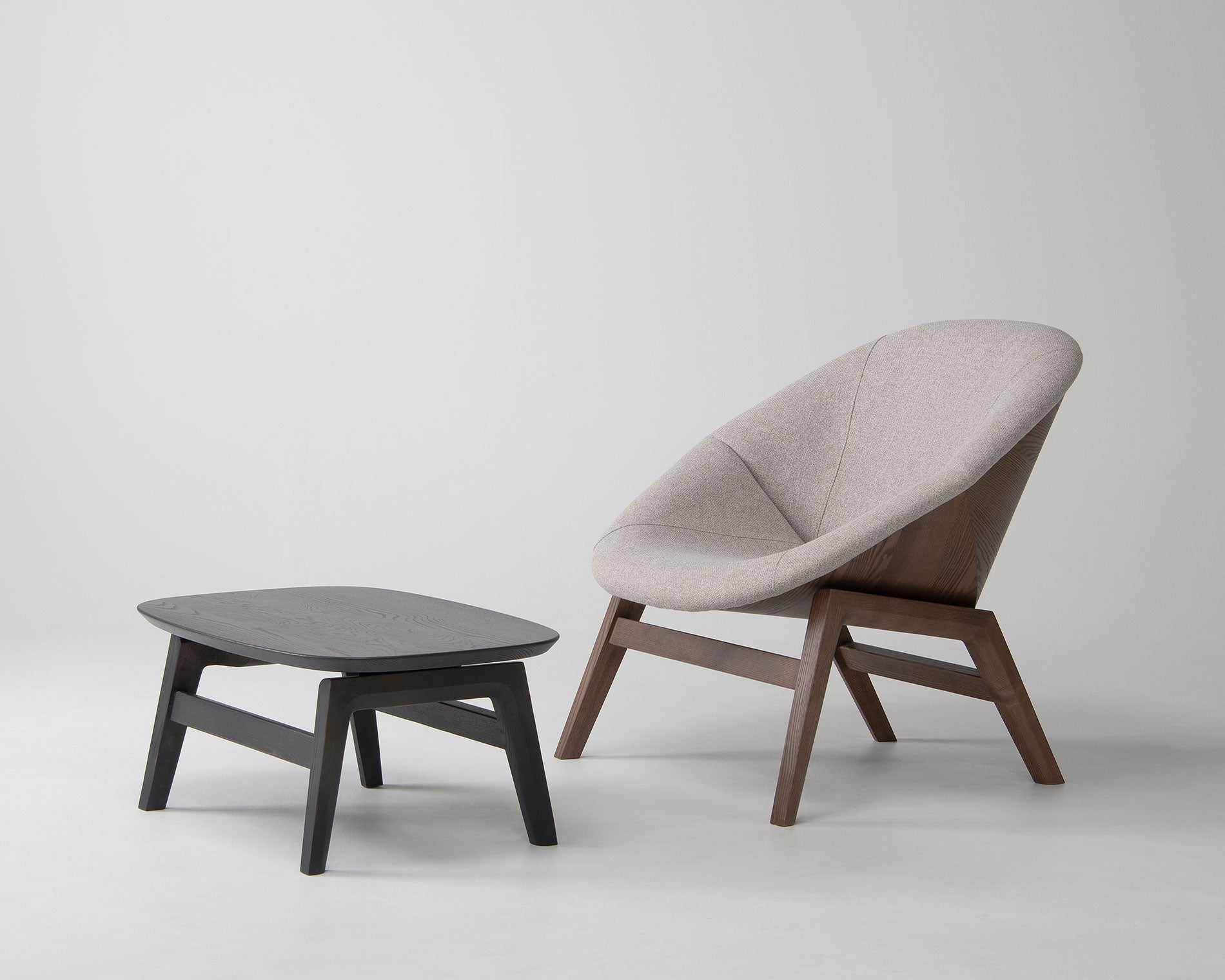 樹種・塗装:北海道タモ MBR 張地:ブレンド LBE/F2