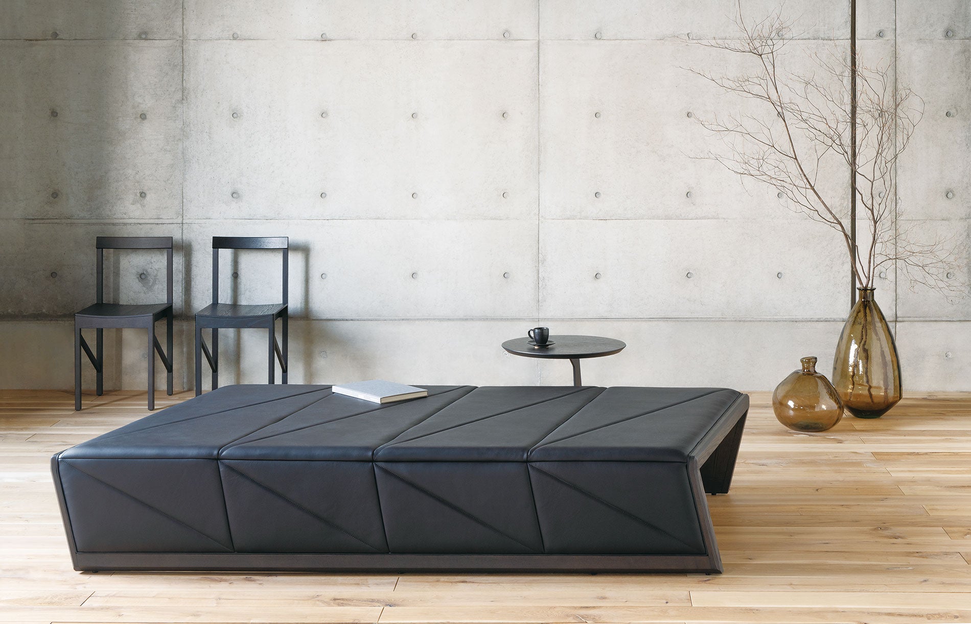 樹種・塗装:北海道タモ DGY 張地:MG-BL/L3