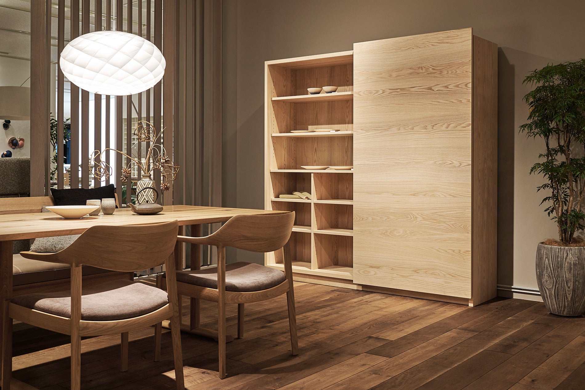 SD-108-012(巾1810 奥453 高1845) 樹種・塗装:北海道タモ WNF