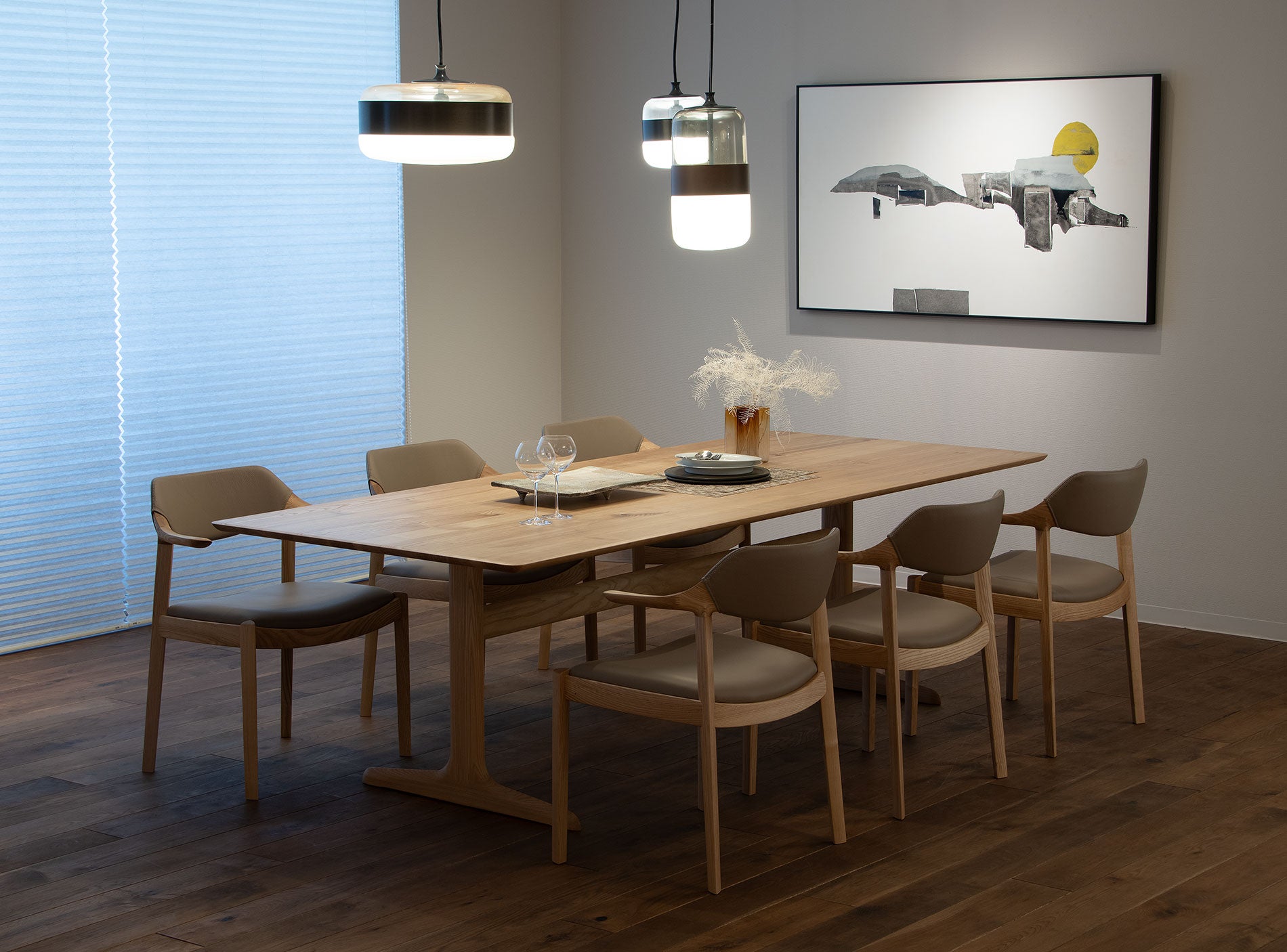 T脚ソリッドテーブル 240×100 D、サイドチェアー H(背張) 樹種・塗装:北海道タモ NF 張地:KP-LGY/L3