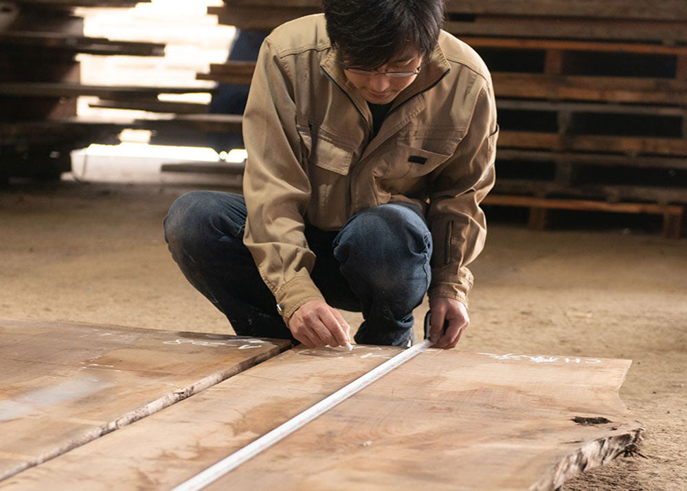 木の表情を見極める職人が生み出す「一本技」