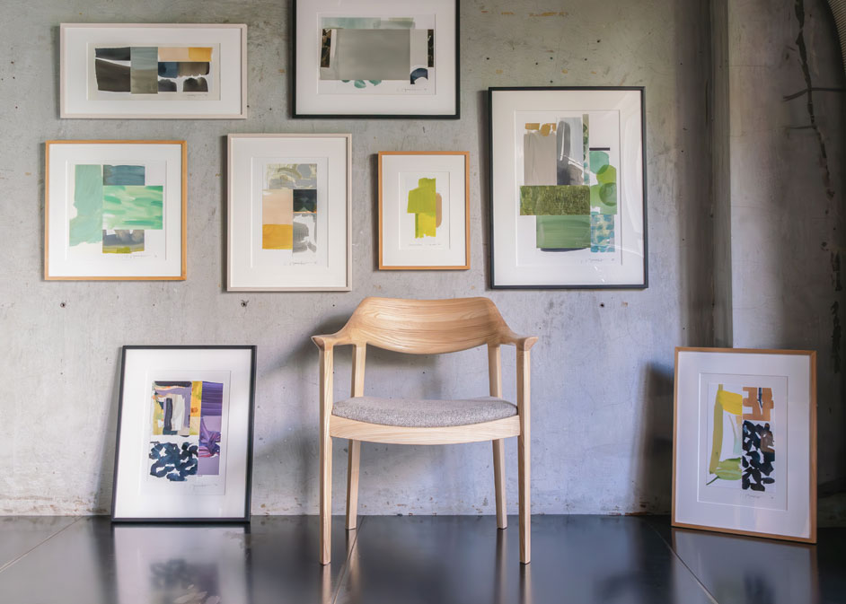 〈WING LUXのある風景〉アートとチェアーの対話（東京都 ギャルリー ワッツ）