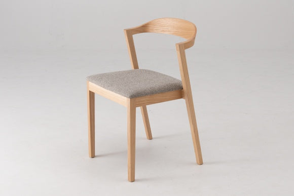 使い勝手の良いコンパクトな椅子