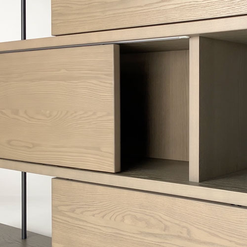 ソフトクローズ機能付きの小型スライド扉