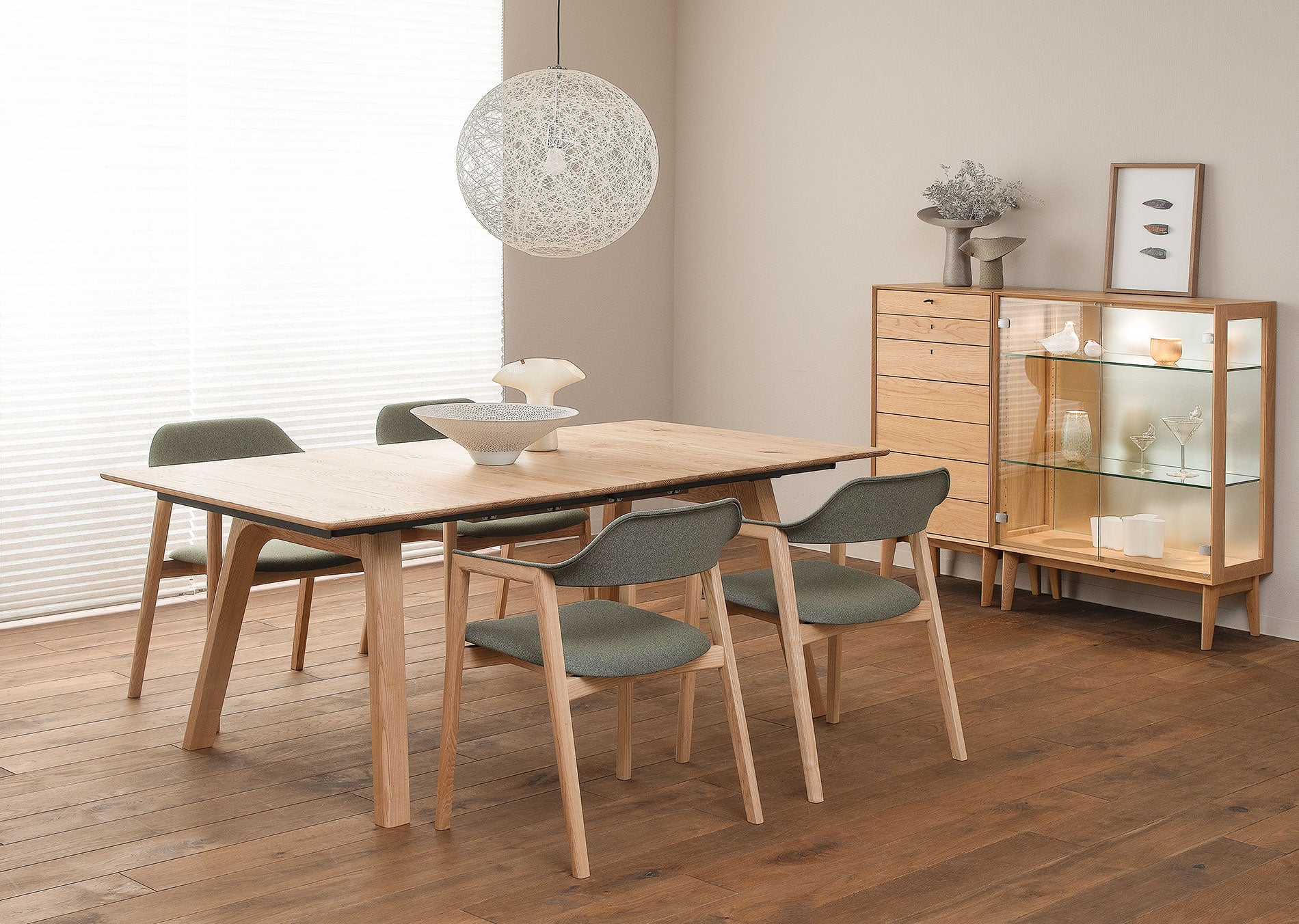 樹種・塗装：北海道タモ NF　張地：モス GN/F3